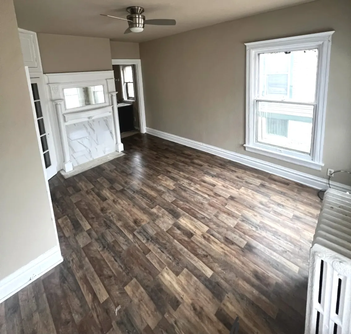 413 W Columbia Terrace IL