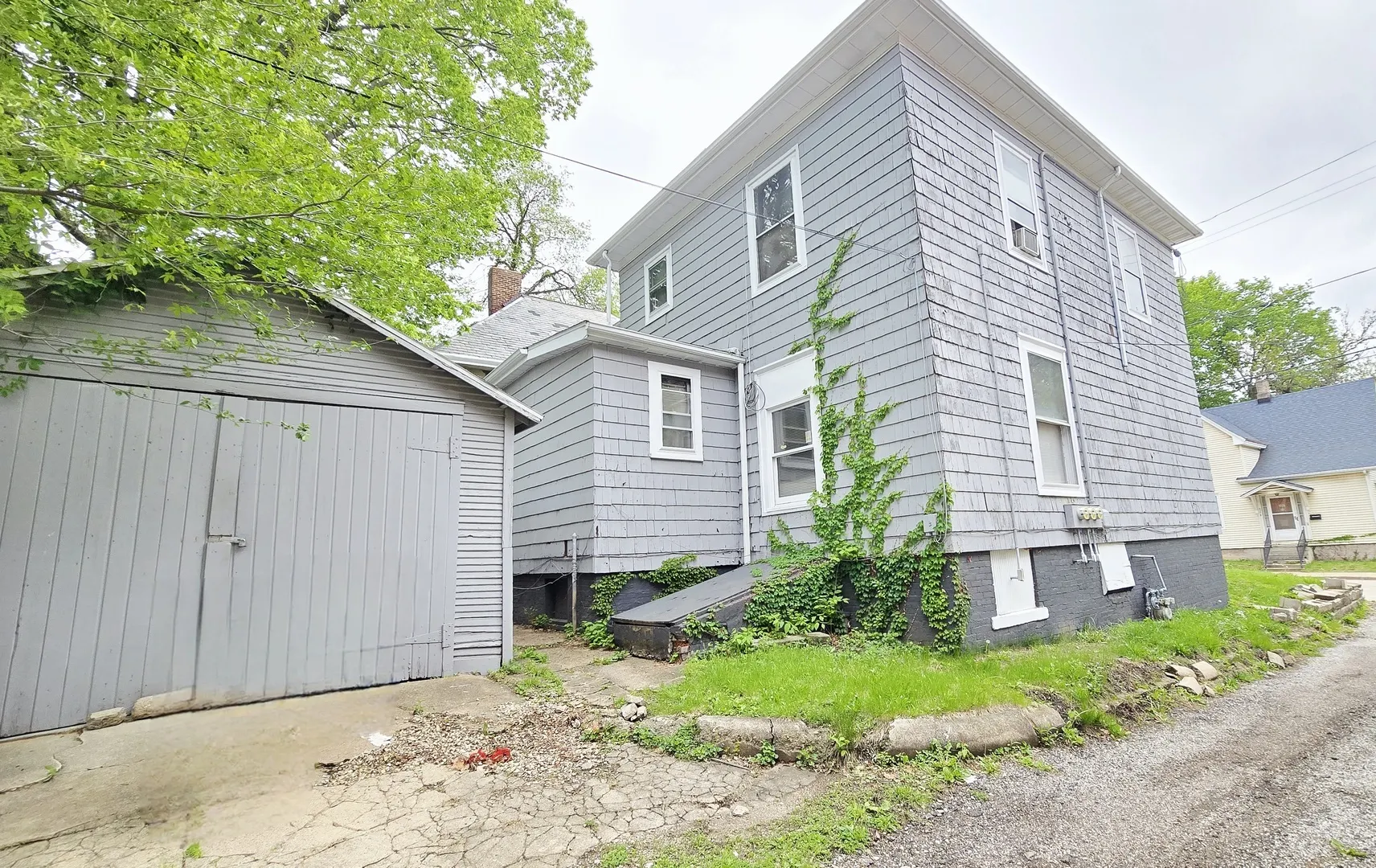 413 W Columbia Terrace IL