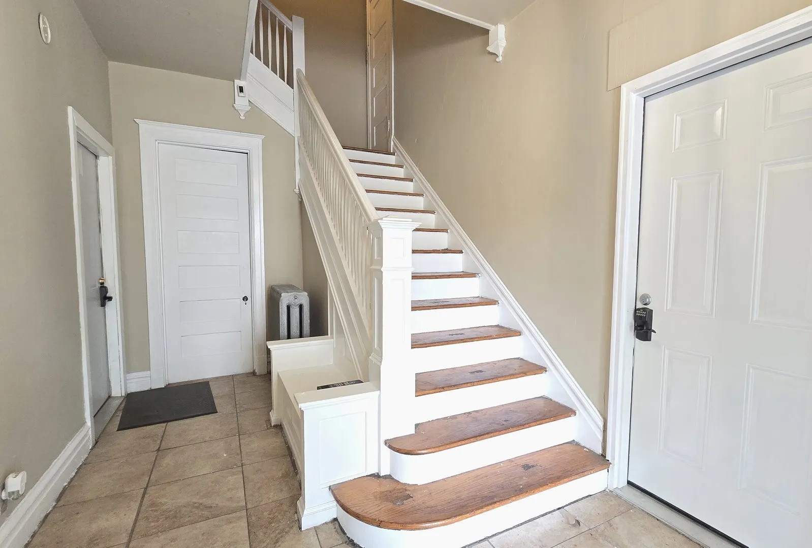 413 W Columbia Terrace IL