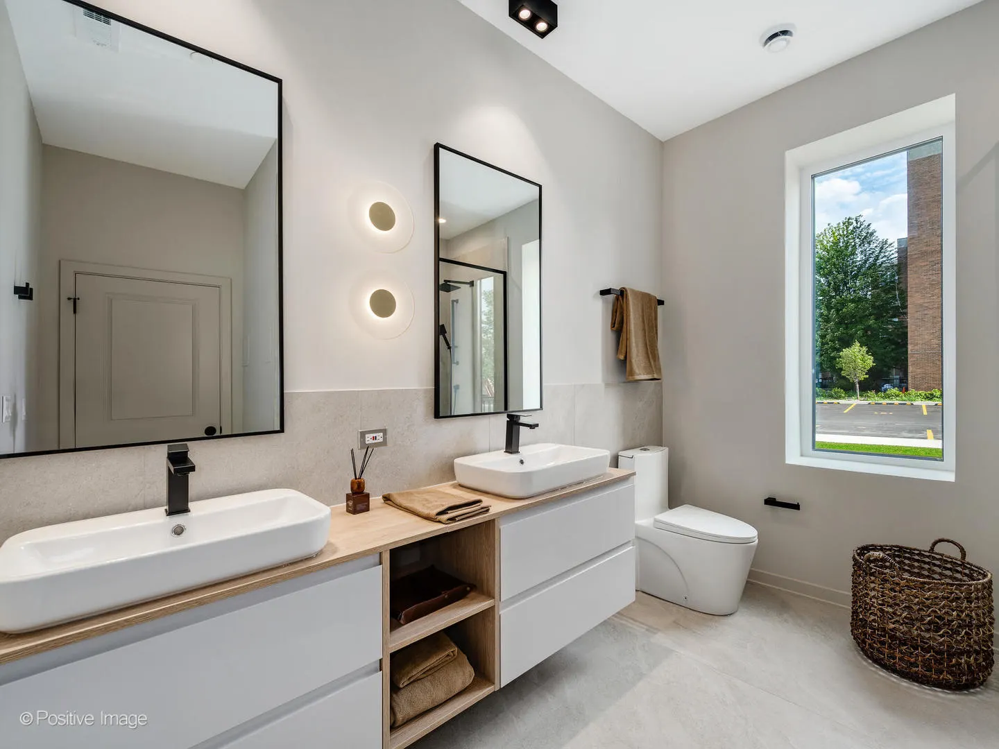 1235 N ASHLAND Avenue IL #502