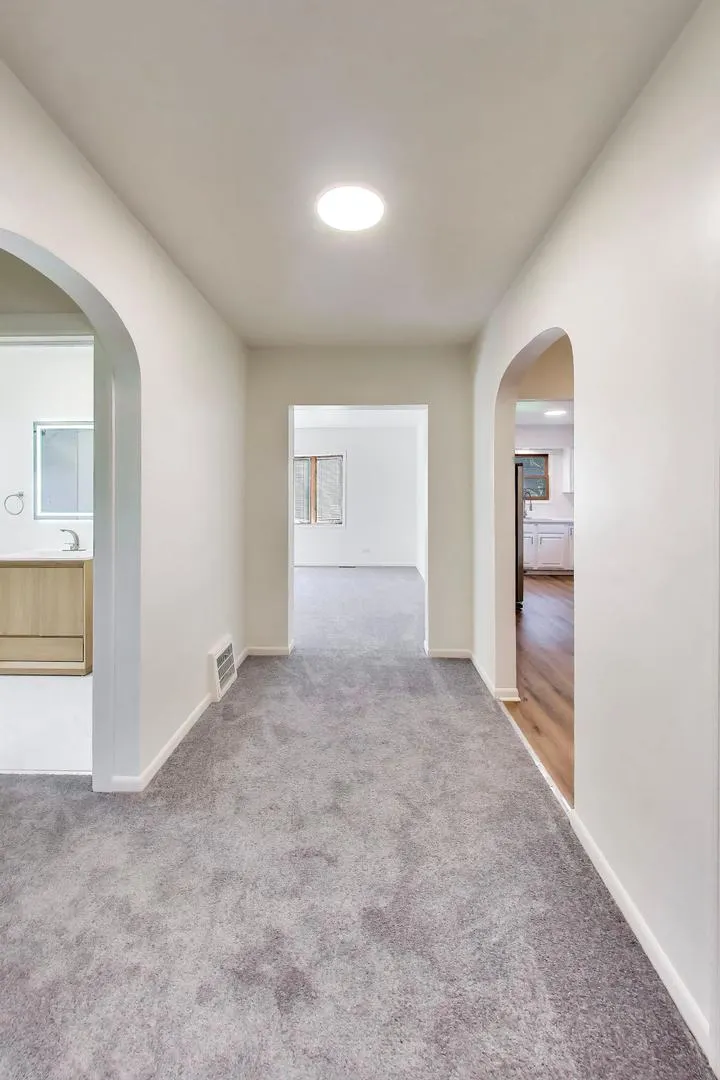 225 S Aldine Avenue IL