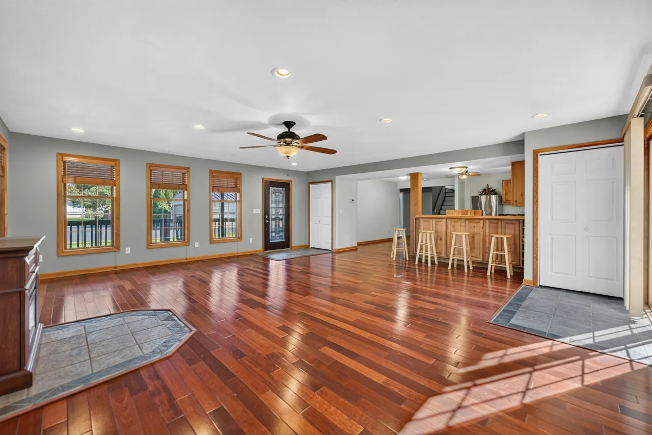 803 E State Street IL