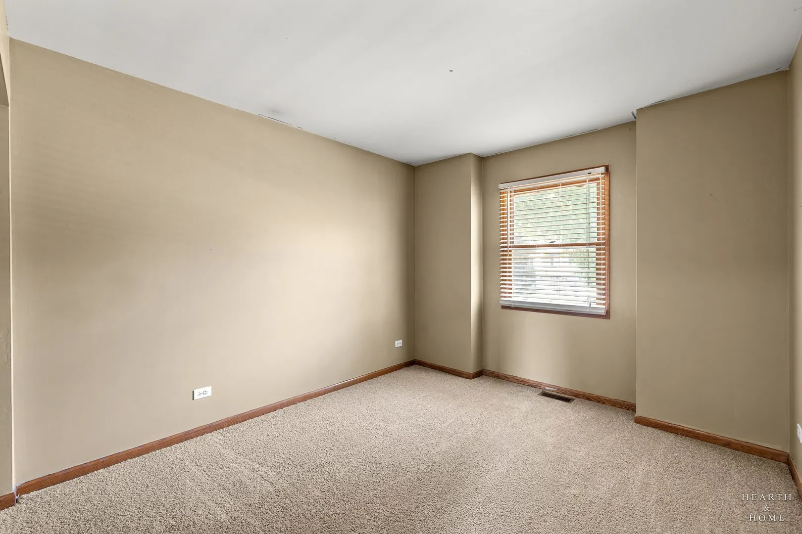 558 Barbary Lane IL