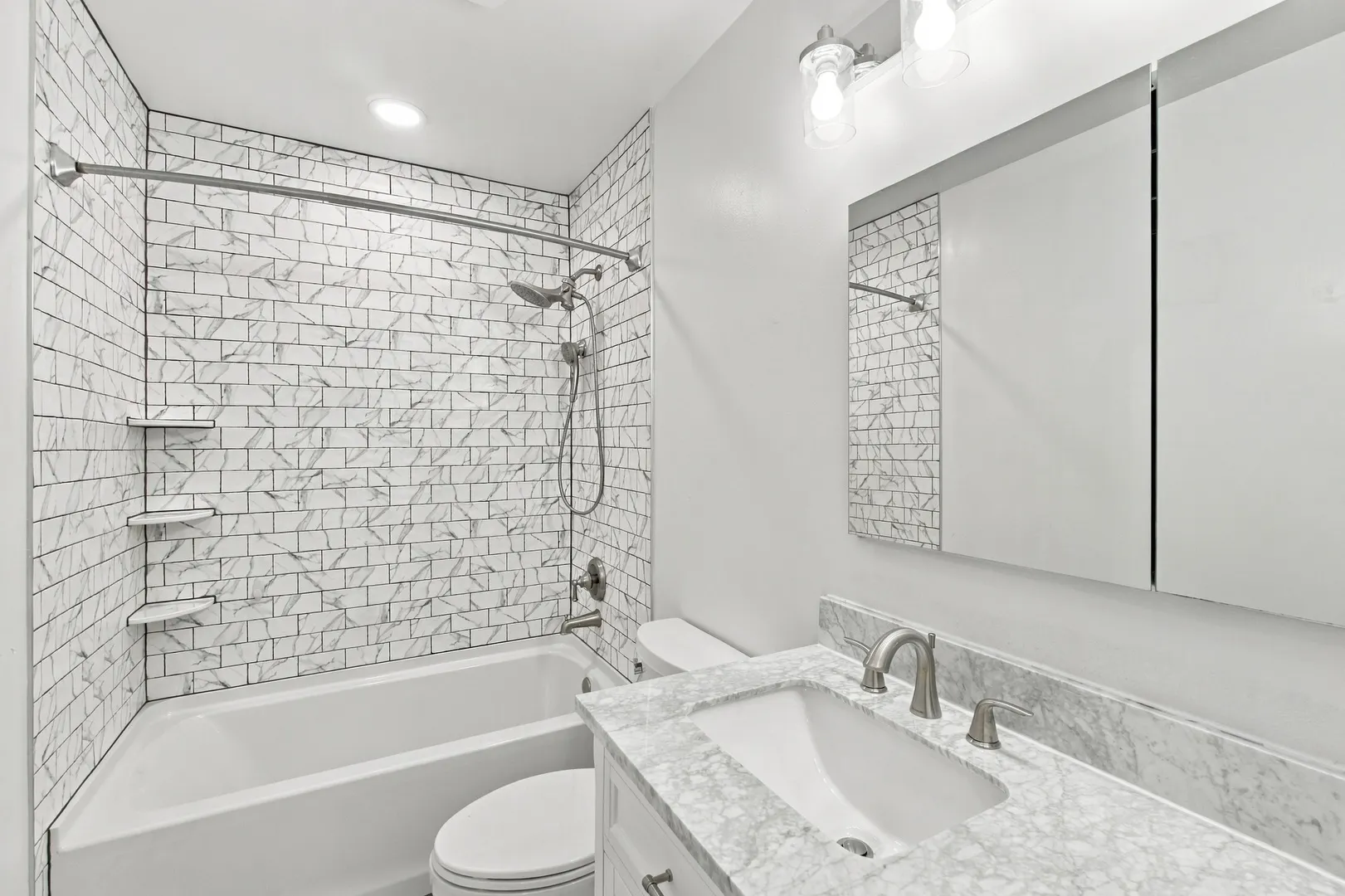 204 W Hawthorne Boulevard IL