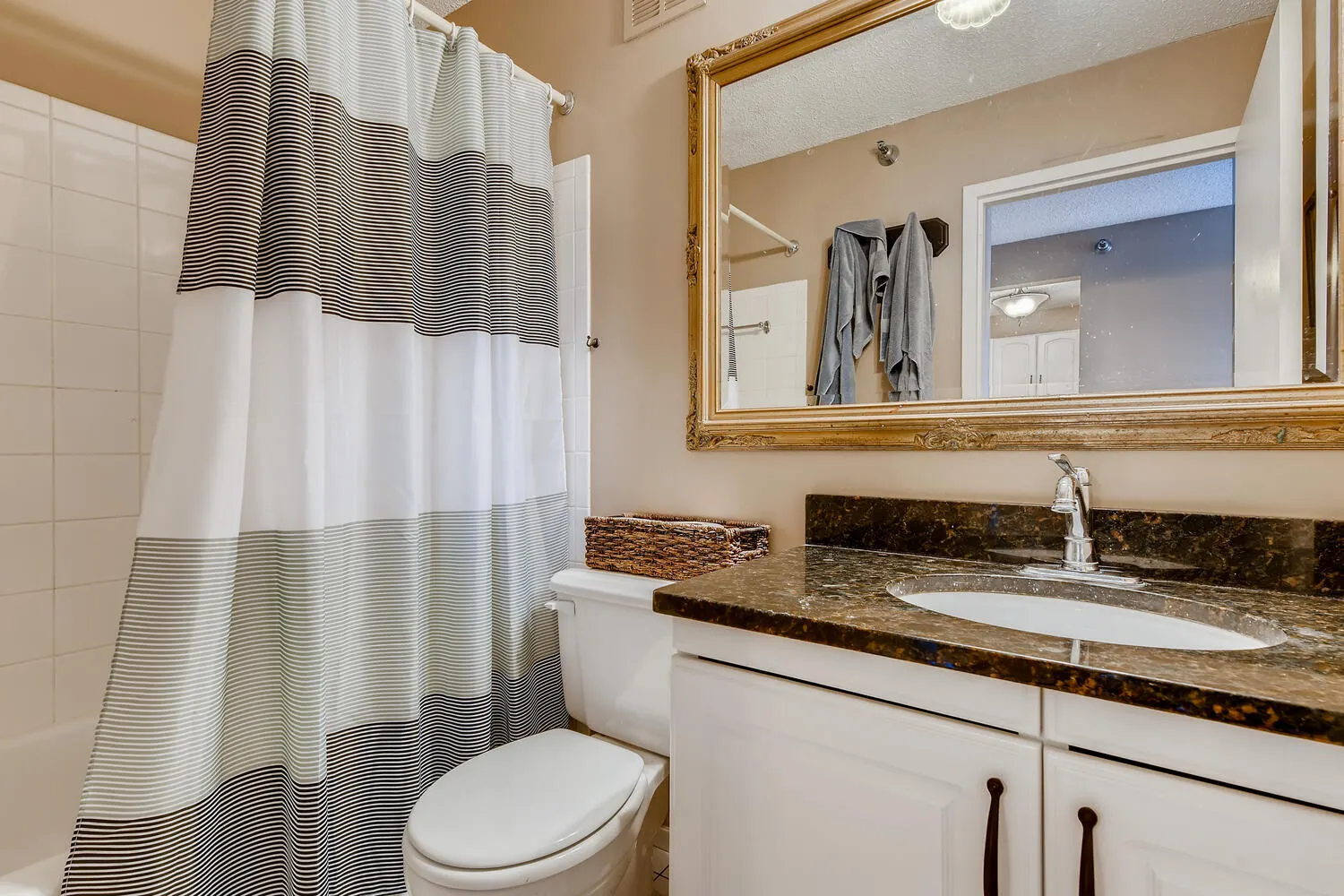 111 W Maple Street IL #2809