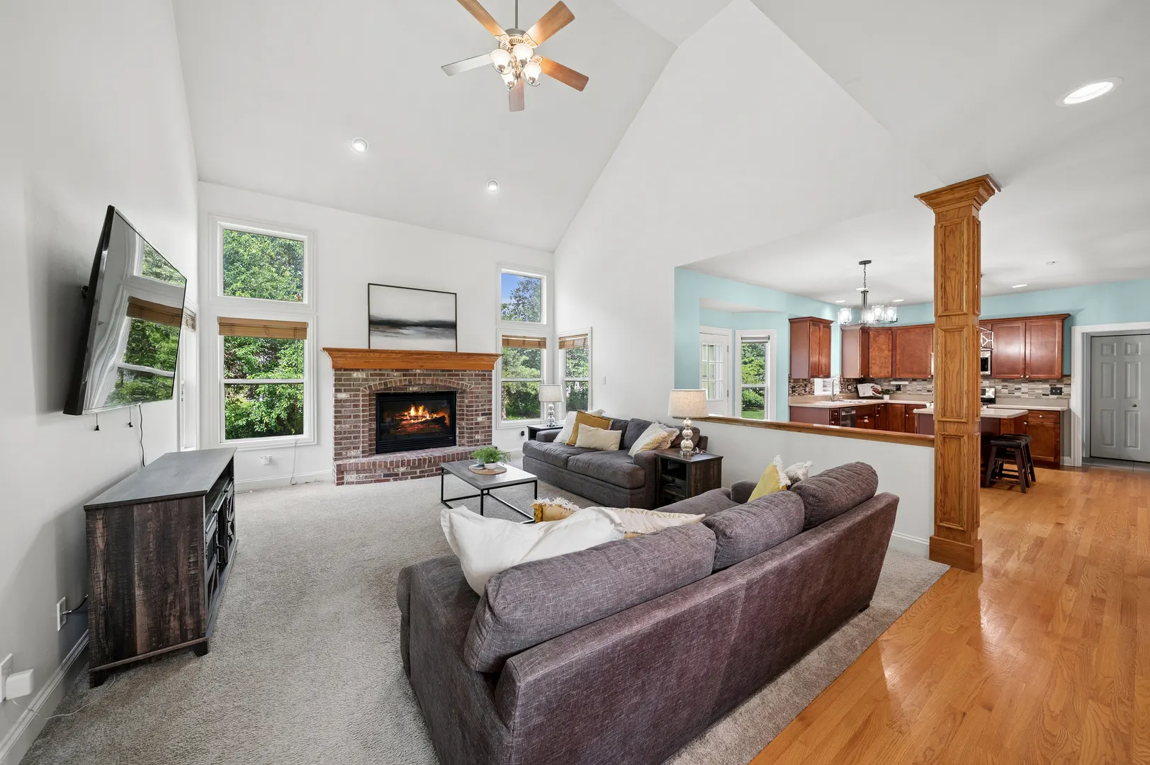 115 Pineridge Drive S IL