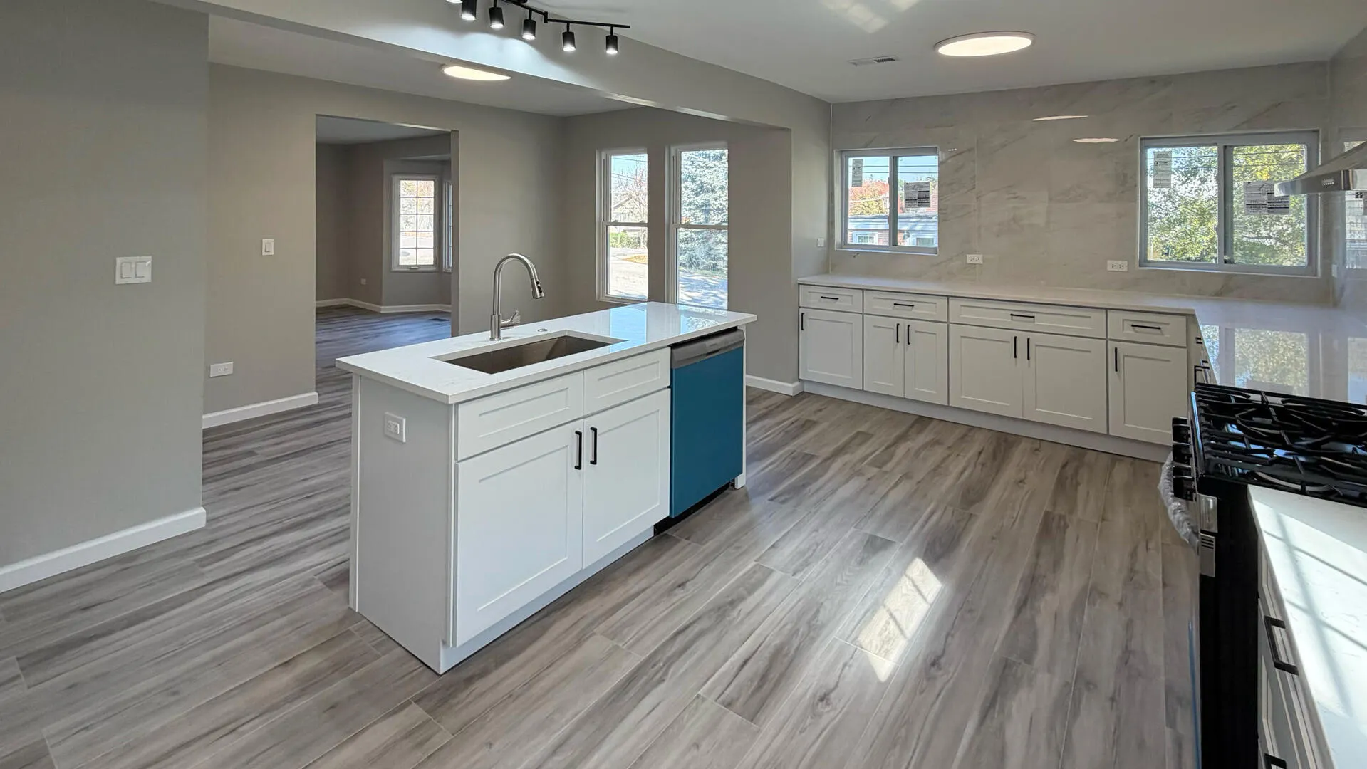 325 E E Lake Shore Drive IL