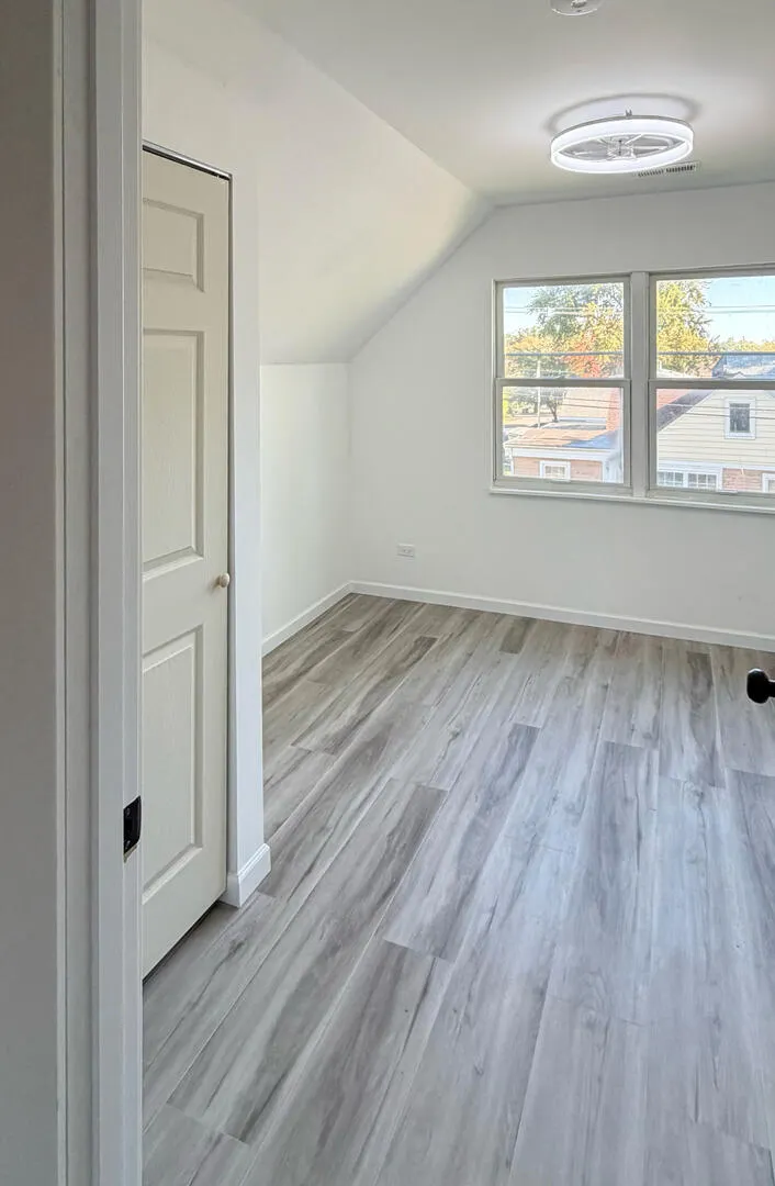 325 E E Lake Shore Drive IL