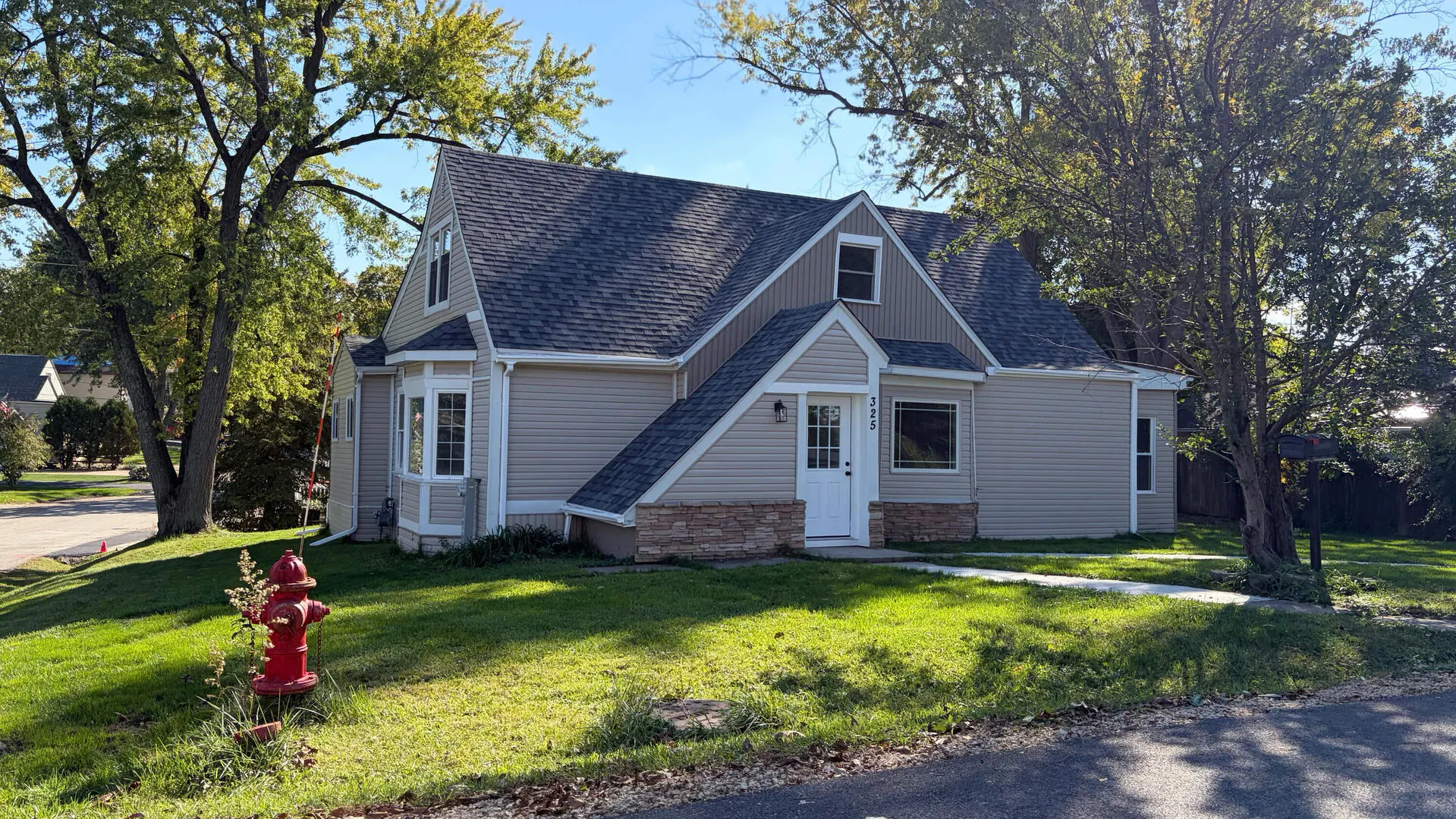 325 E E Lake Shore Drive IL