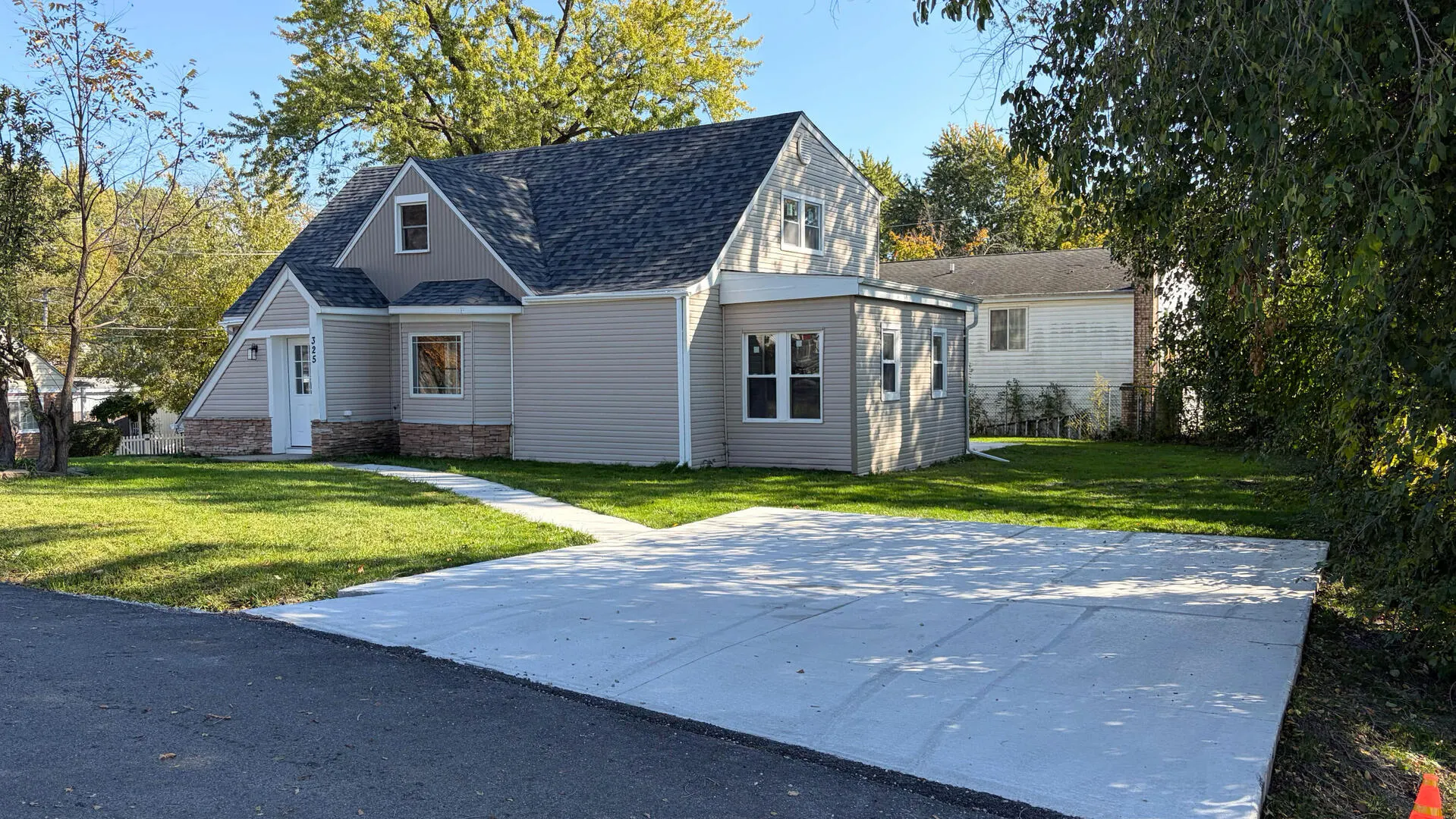 325 E E Lake Shore Drive IL