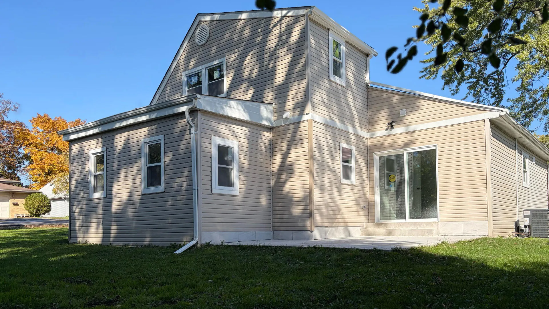325 E E Lake Shore Drive IL