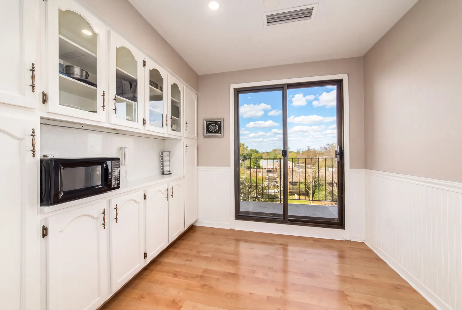 4601 W Touhy Avenue IL #506