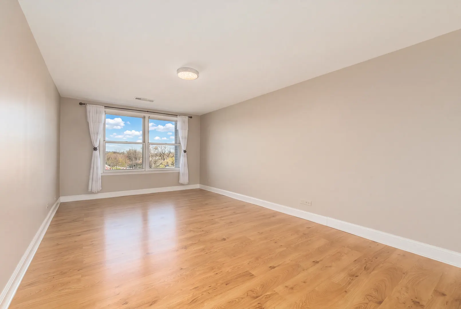4601 W Touhy Avenue IL #506