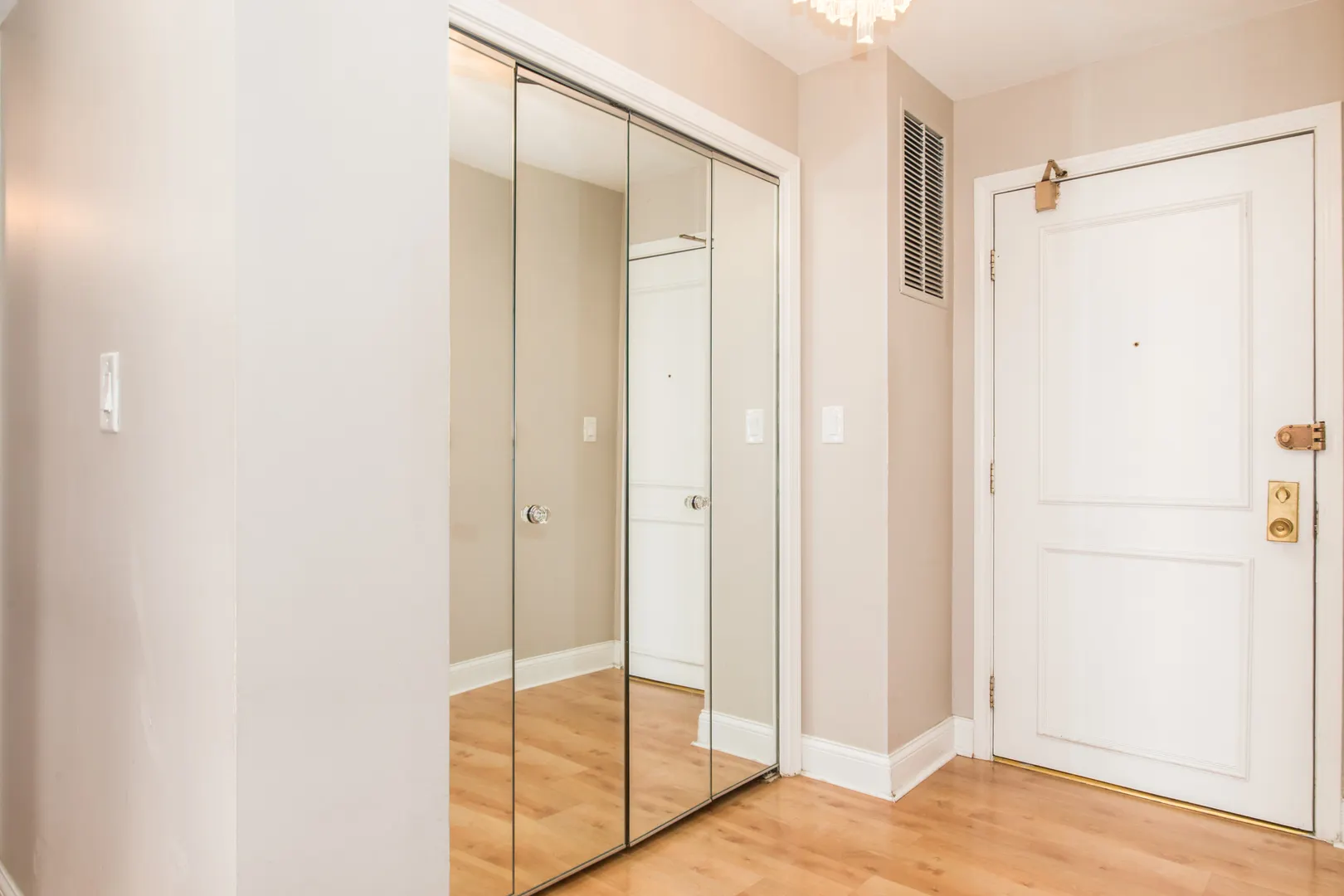 4601 W Touhy Avenue IL #506