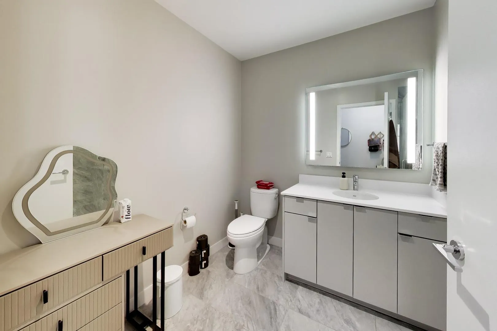 23 W Chicago Avenue IL #3401
