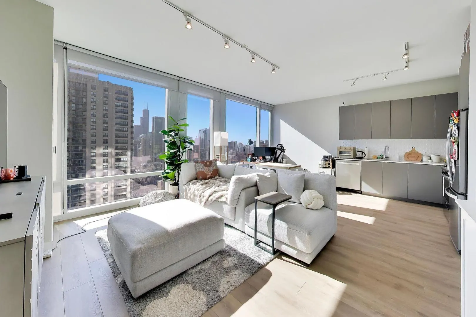 23 W Chicago Avenue IL #3401