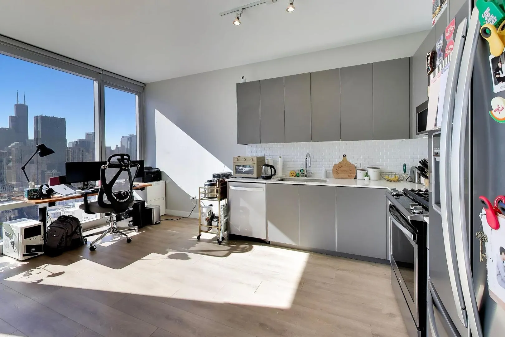 23 W Chicago Avenue IL #3401