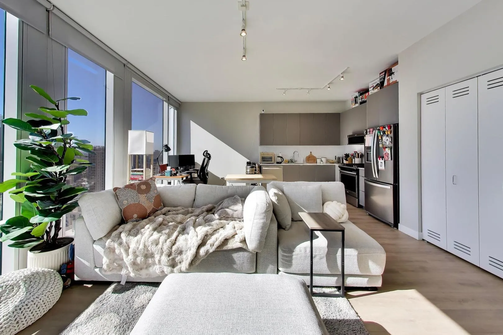 23 W Chicago Avenue IL #3401