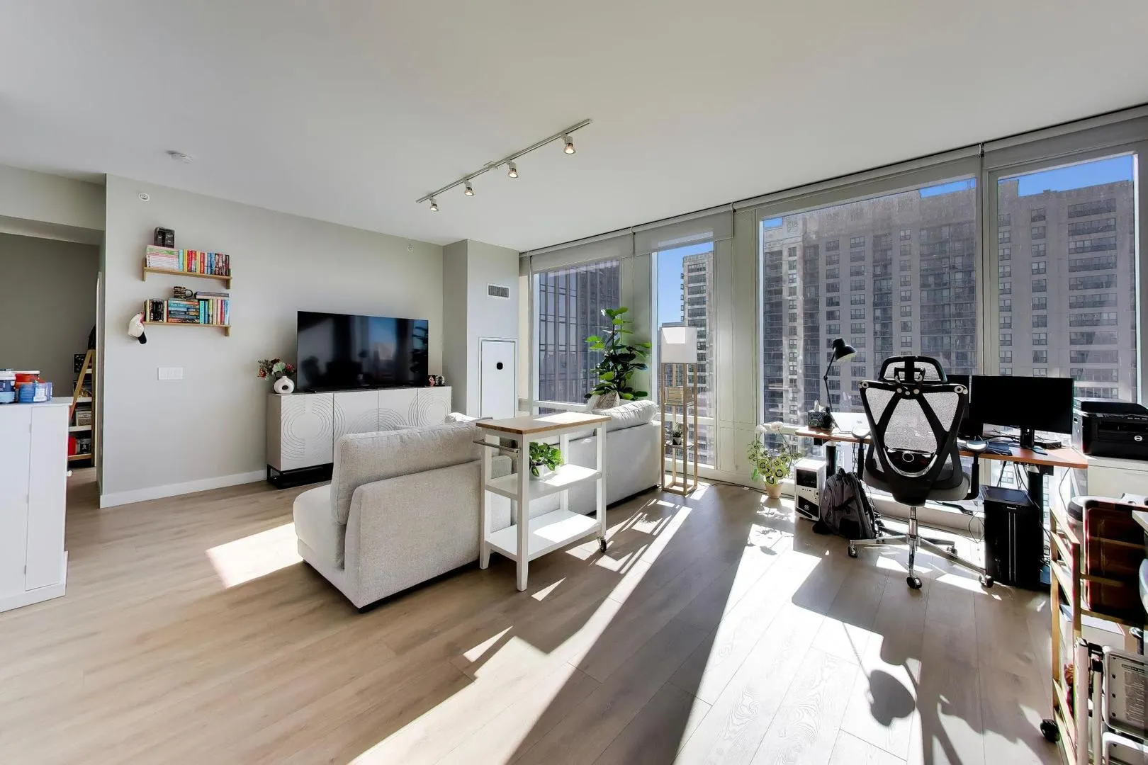 23 W Chicago Avenue IL #3401