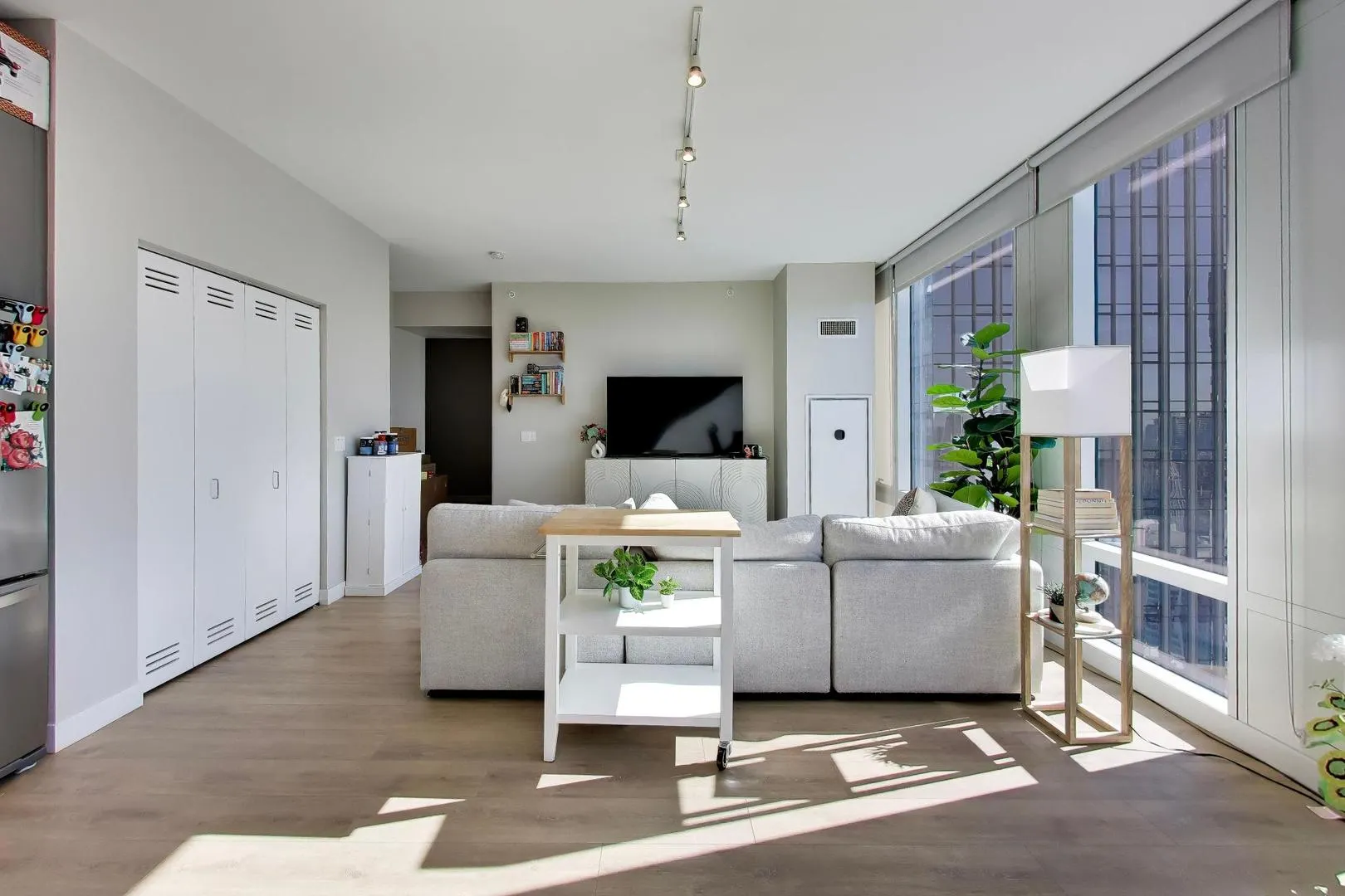 23 W Chicago Avenue IL #3401