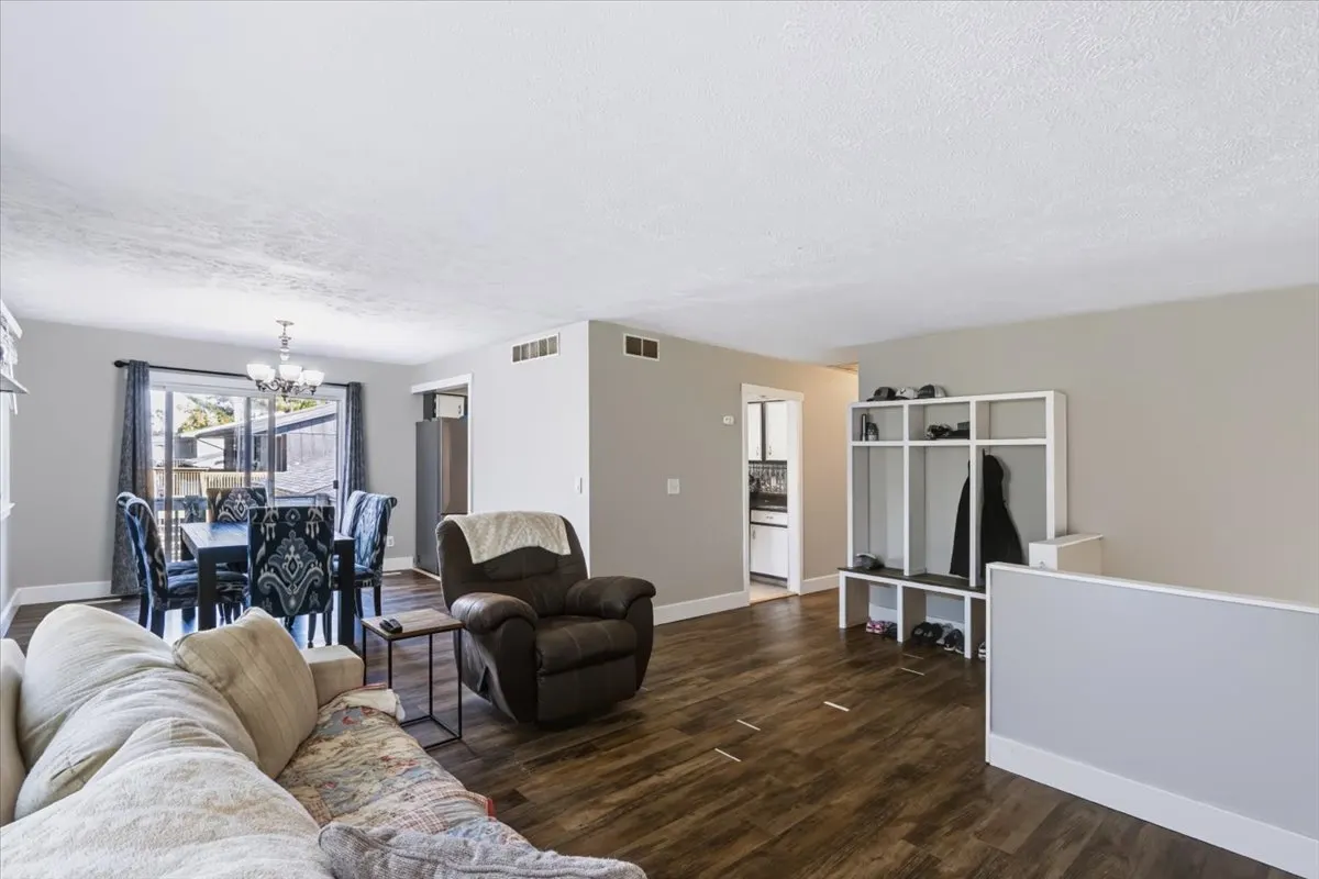 107 S Bayberry Court IL