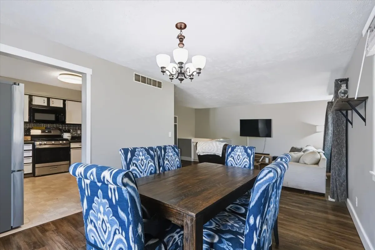 107 S Bayberry Court IL