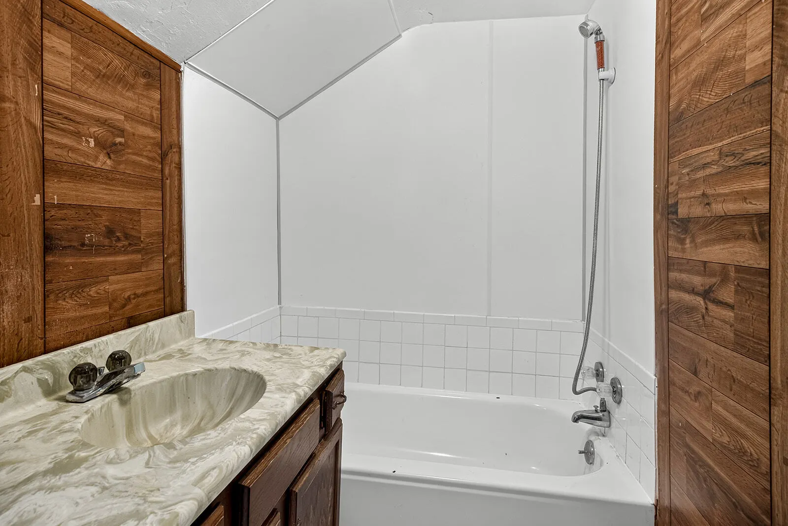 132 Walnut Street IL
