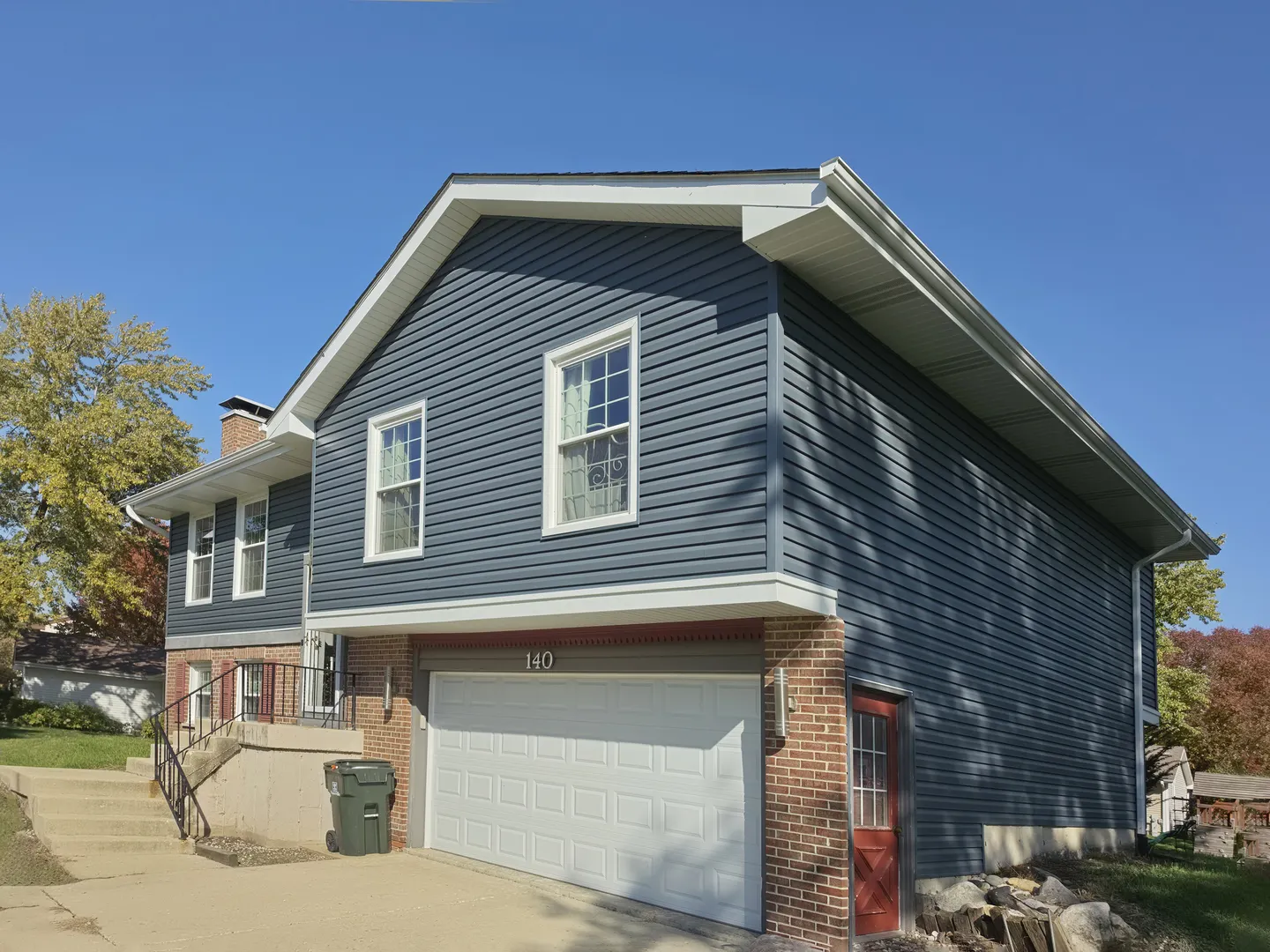 140 S whispering hills Drive IL