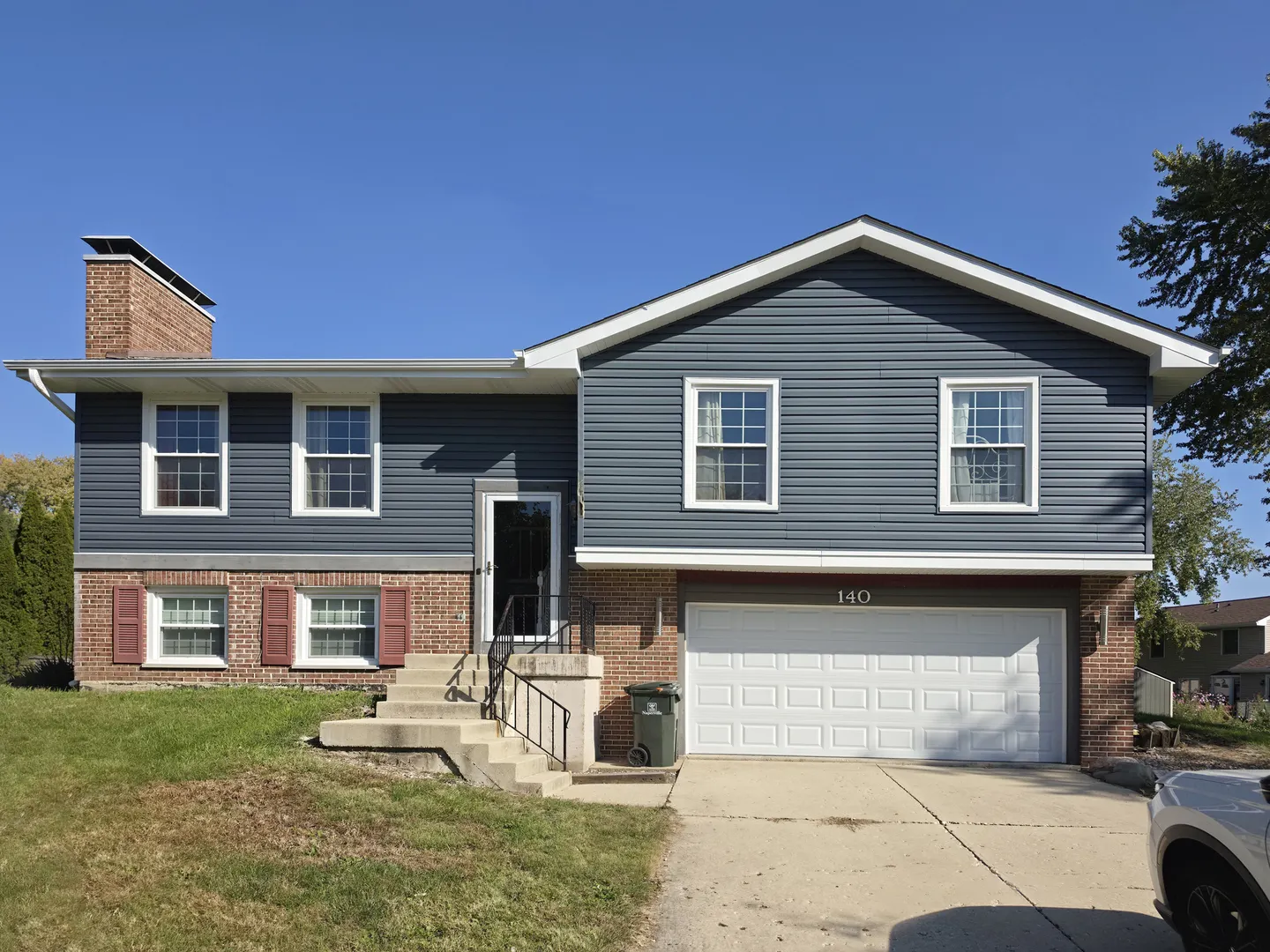 140 S whispering hills Drive IL