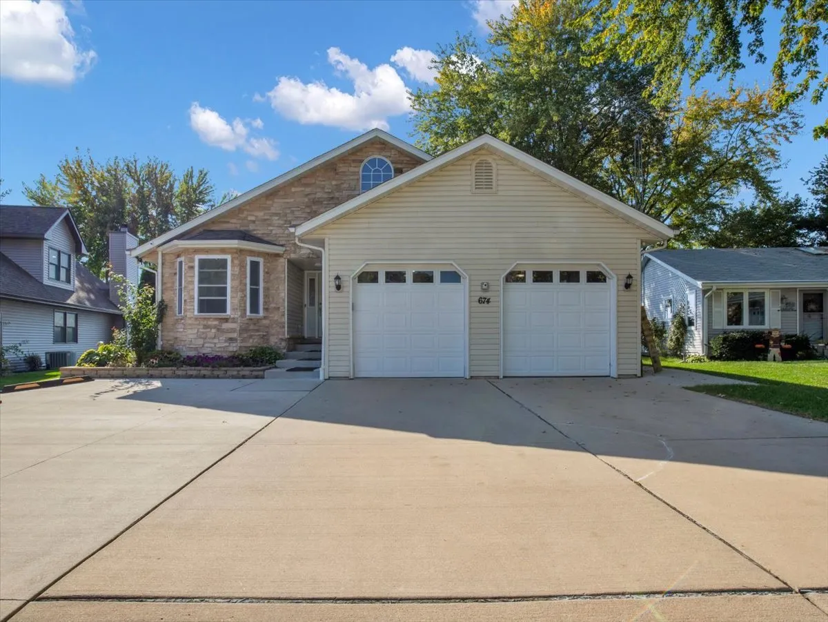 674 Candlewick Drive IL