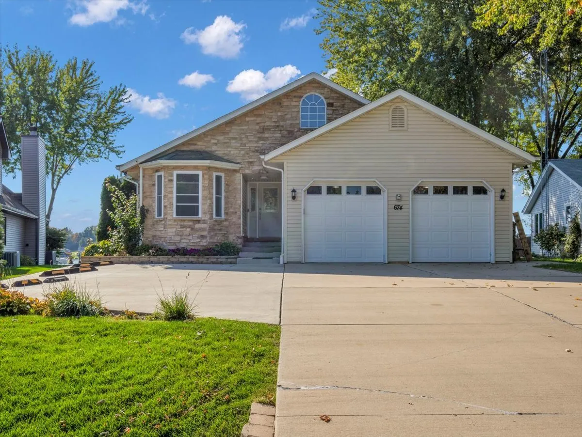 674 Candlewick Drive IL