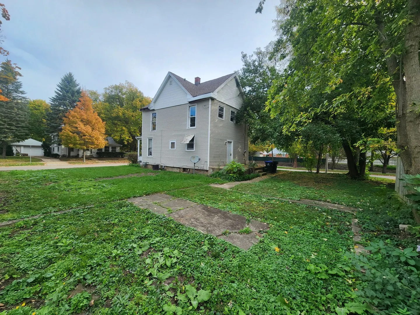 823 E Market Street IL