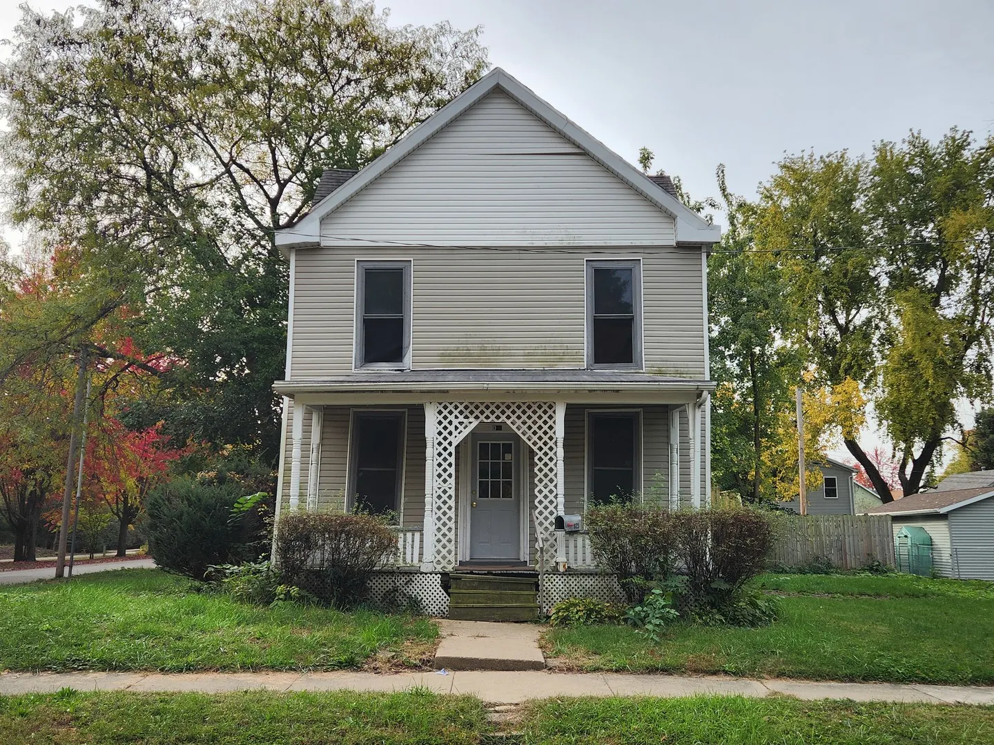 823 E Market Street IL