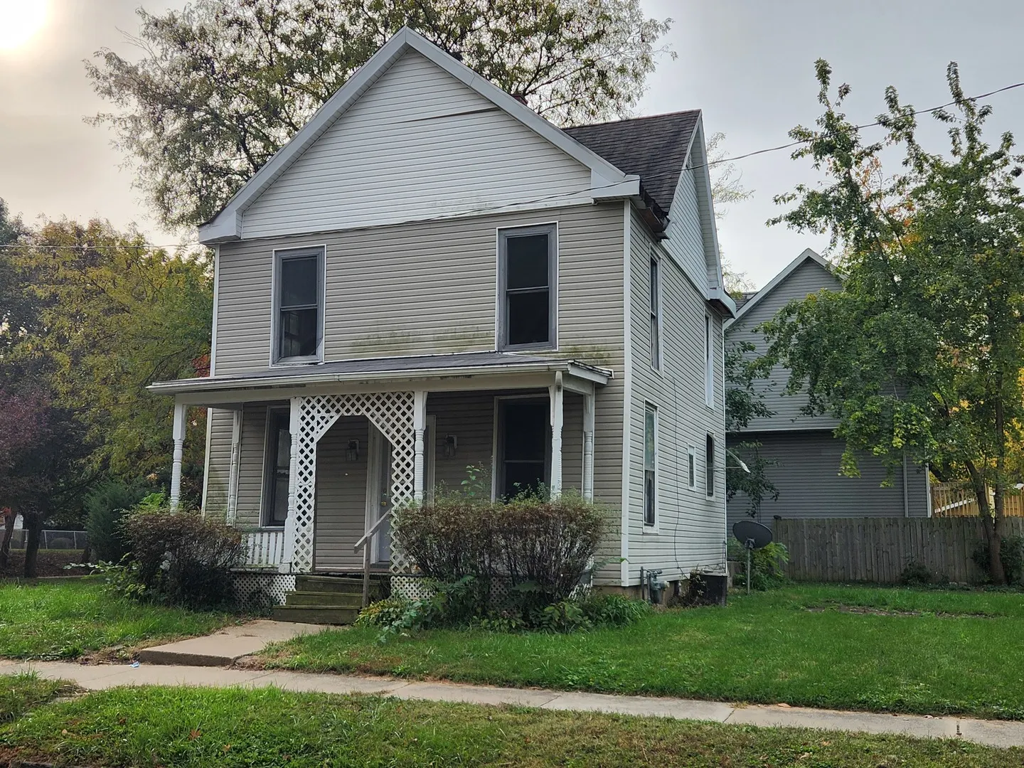 823 E Market Street IL