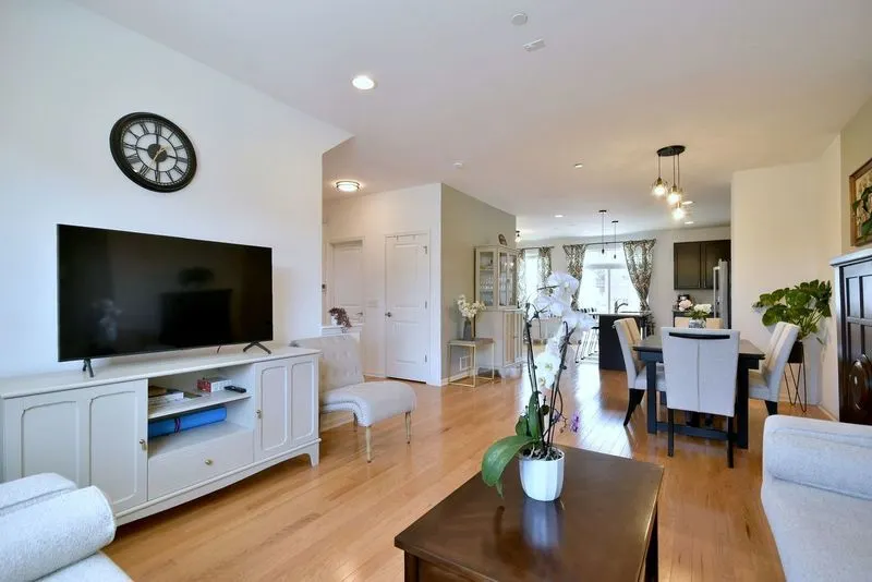 803 Lee Street IL