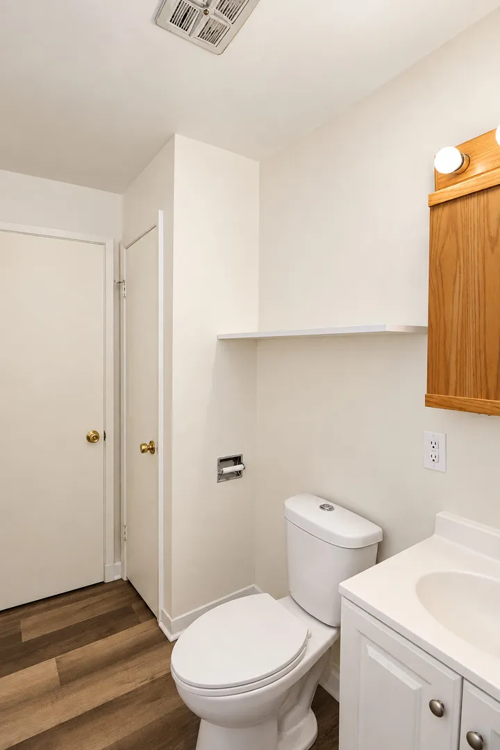 1170 Valley Lane IL #304