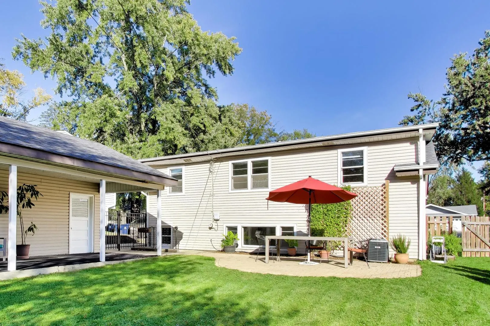 1445 N Webster Street IL