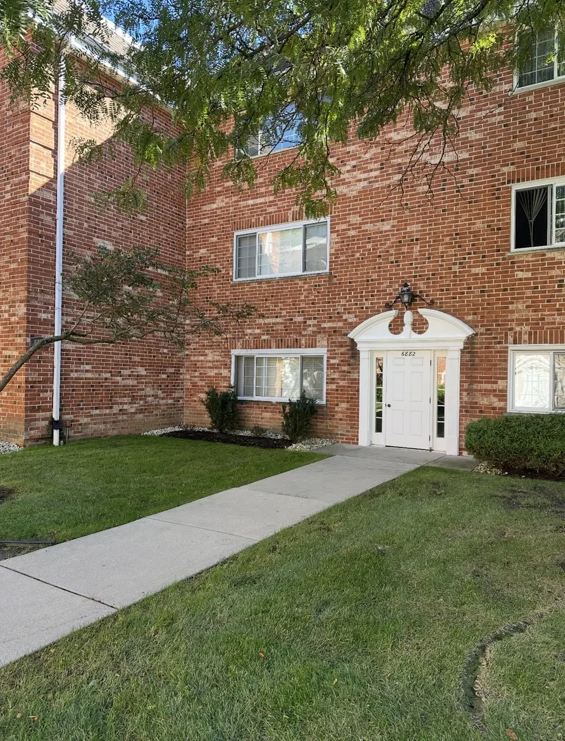 6882 W Touhy Avenue IL #B