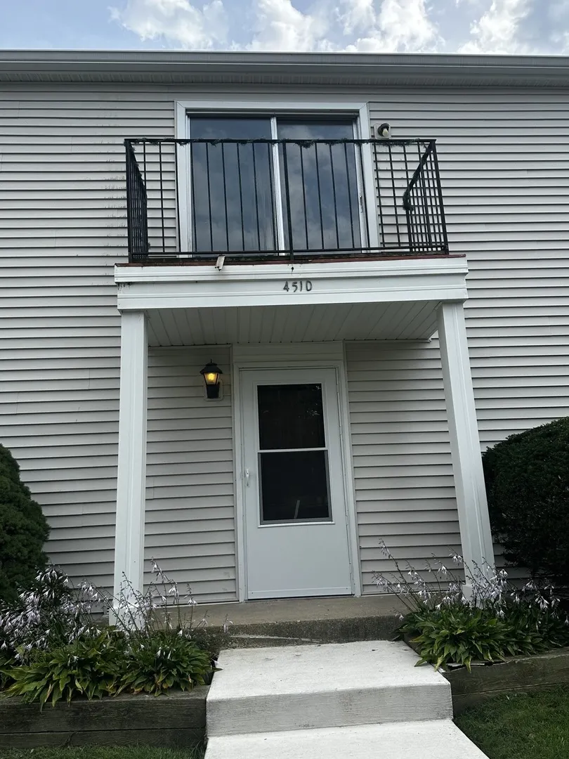 451 James Court IL #D
