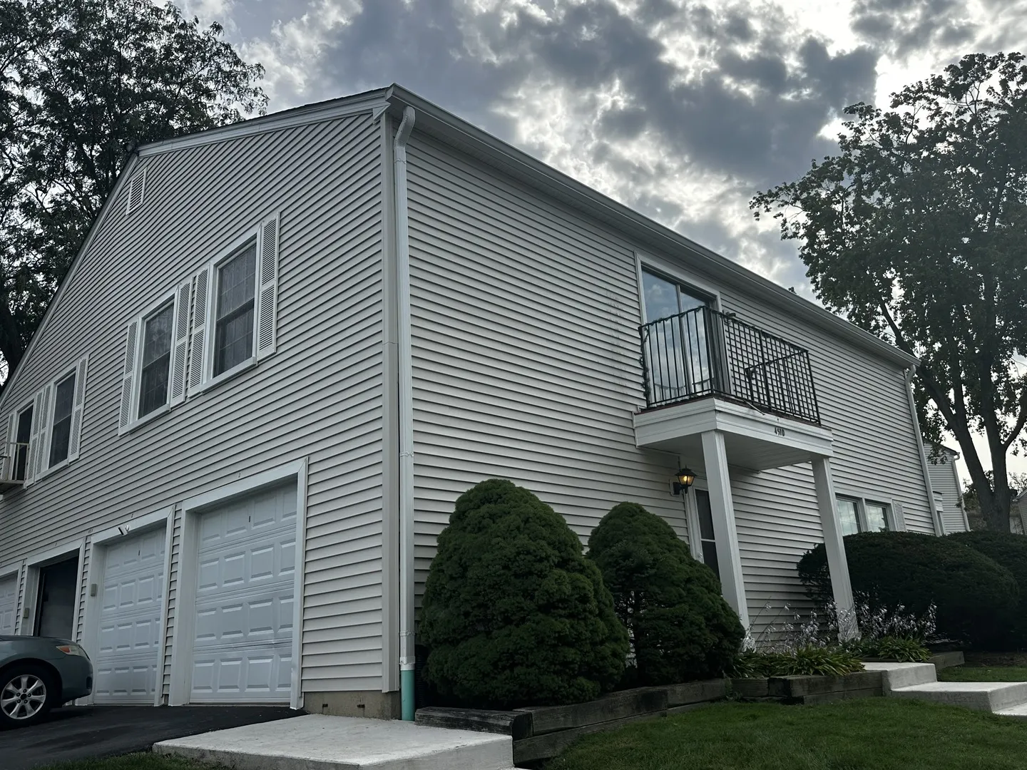 451 James Court IL #D