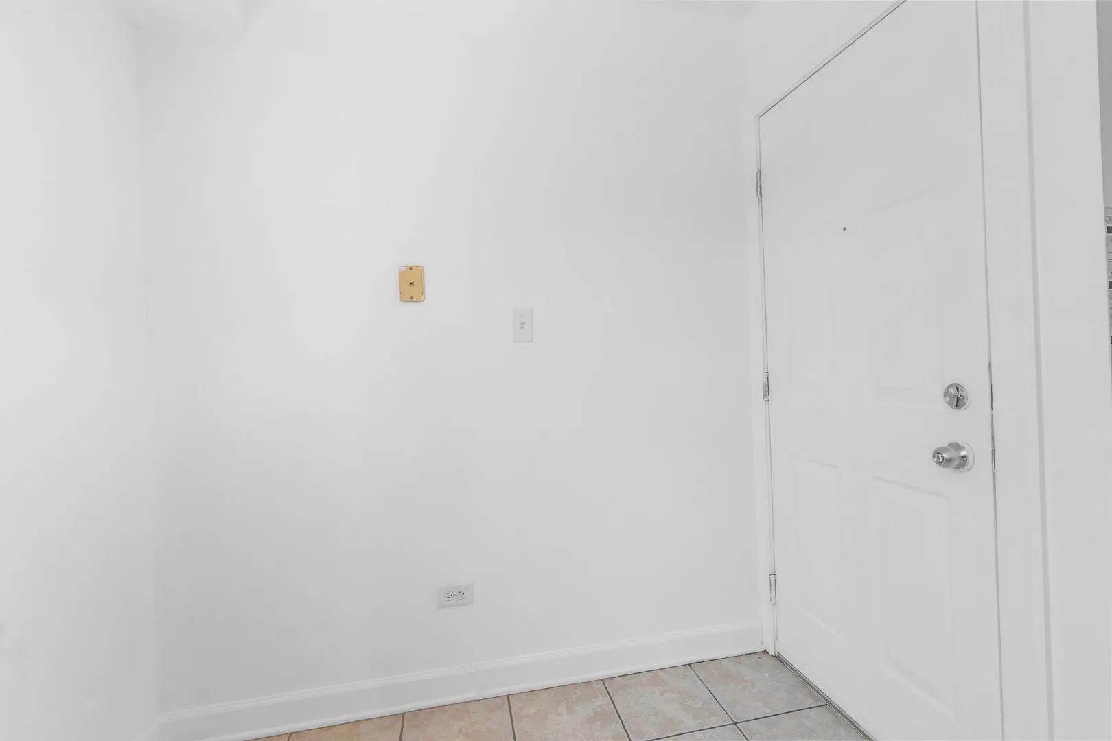 6414 N Mozart Street IL #3S