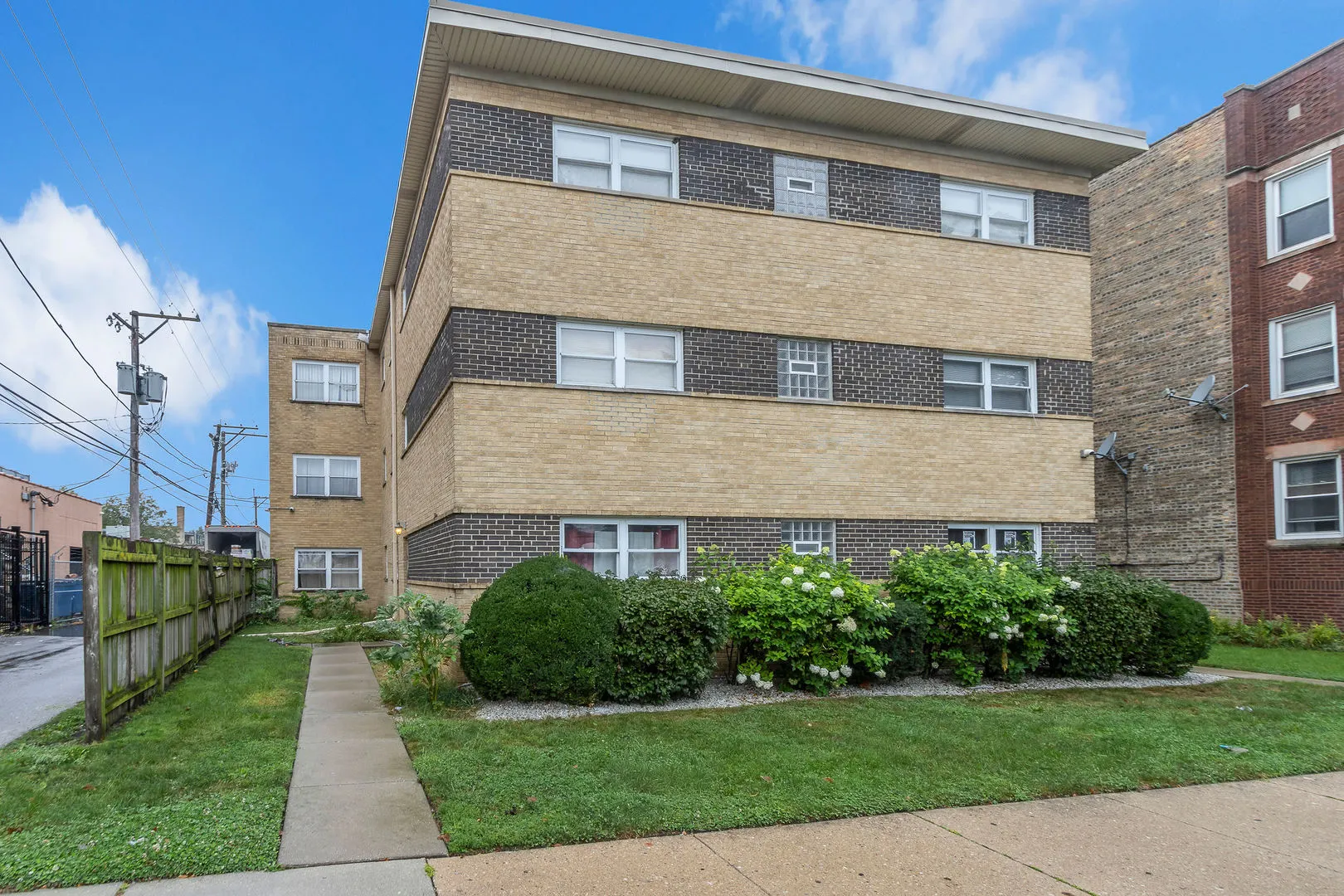 6414 N Mozart Street IL #3S