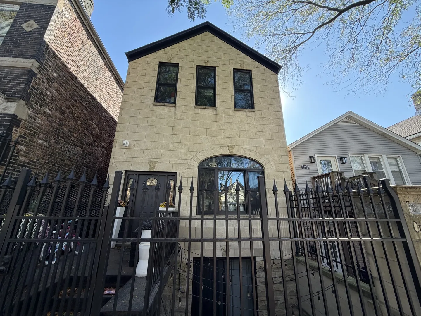 2325 W Cullerton Street IL