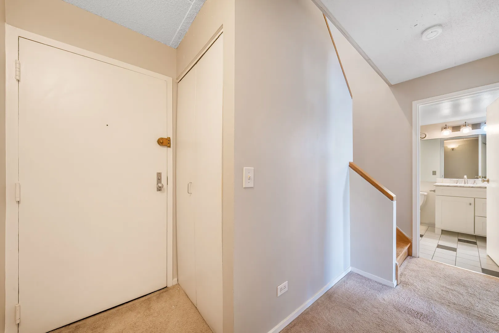 711 W Gordon Terrace IL #813