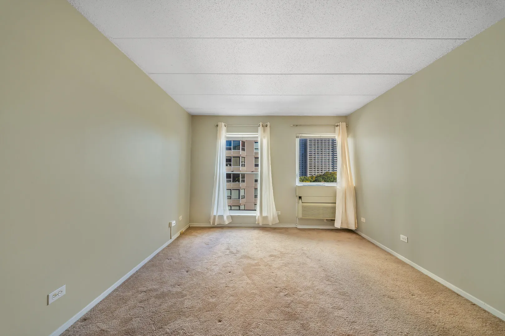 711 W Gordon Terrace IL #813