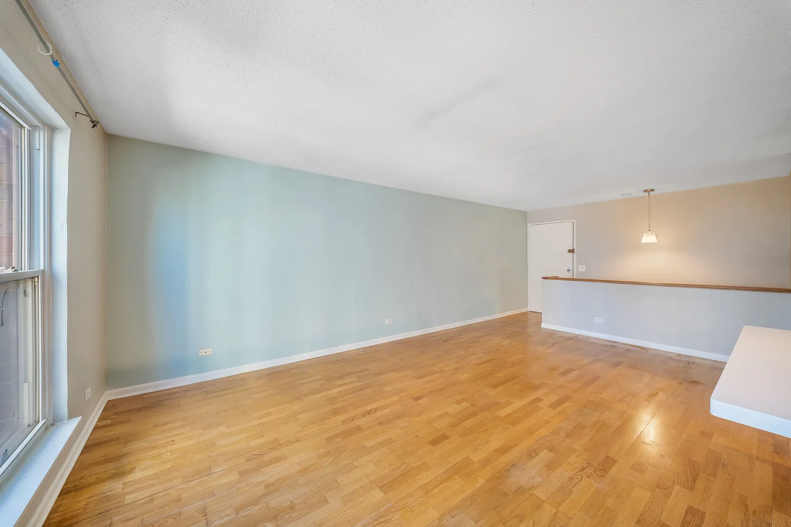 711 W Gordon Terrace IL #813