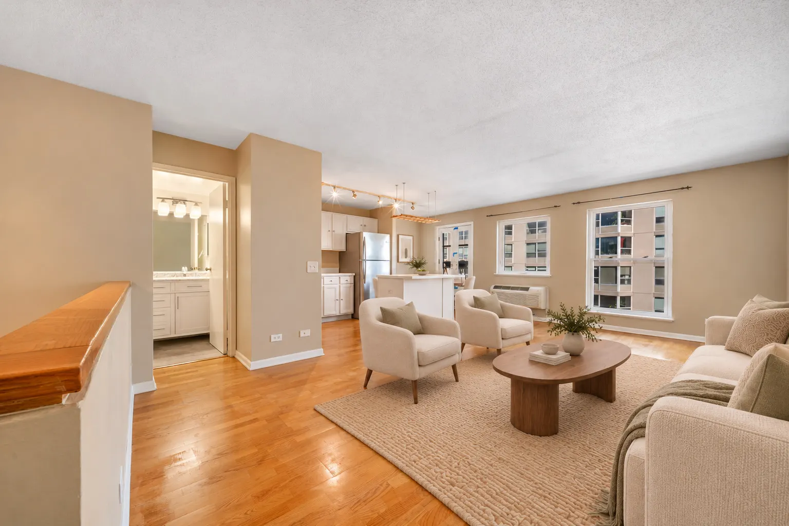 711 W Gordon Terrace IL #813