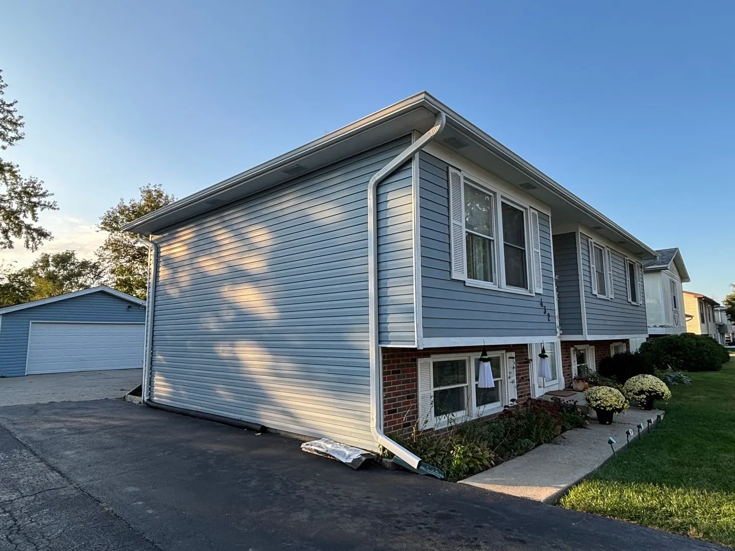 432 Wallace Street IL