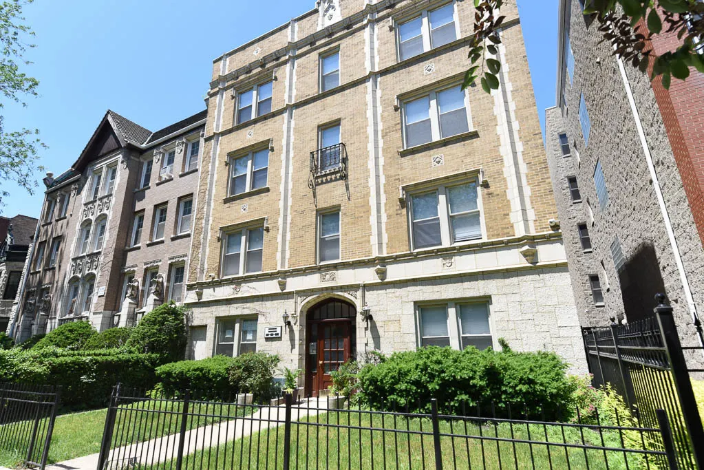 640 W WRIGHTWOOD Avenue IL #408