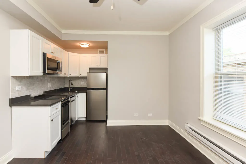 640 W WRIGHTWOOD Avenue IL #408